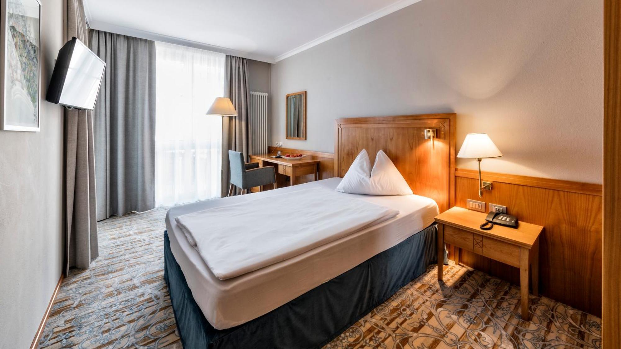 Hotel Post Alpine Cityflair Bruneck Exteriör bild